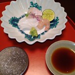 あさば - 地魚造り
      お塩、お醤油
      美味しいお造り