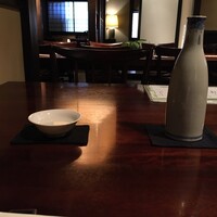 蕎麦懐石 無庵 - 陰影礼賛、一本目の徳利