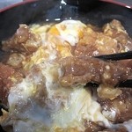 神戸たまごカツ丼  有馬屋 - カツ丼、食べやすい大きさにカットされています