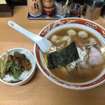 支那ソバ かづ屋 - ラーメンのお供に、