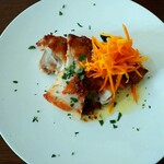 136772427 - 大山鶏カリカリに焼いた皮 ジューシーな 鶏肉      焦がしバターソースが 
                        美味しい☆☆☆☆☆