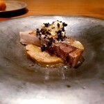ラ カンロ - 黒毛和牛のタン元の軟らか焚き、栗とタンのペーストソース。優しいタンは、秋の深まりのイメージでした。栗の香りととても良く合〼。