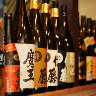 突出料理美味的日本酒。还有充满独创性的自制酒。