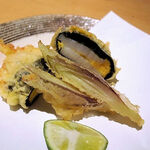 Mikokoroya - 「平貝のウニしんじょう挟み揚げ」と「茗荷の天ぷら」