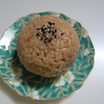 岩永源蔵本店 - おにぎりは地元の北原さんが生産したお米を使用してあるので冷めても美味しいと評判です。