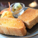 ヴェーレン カフェ - パンは２種