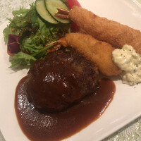 洋食 ヨコオ - ハンバーグの中心が、赤身の有るレアーで旨かった～♪