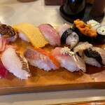 Ichiriki Sushi - ランチのにぎりずしとウニ、サザエ、アワビ