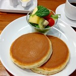 ホットケーキパーラー フルフル - 美しい焼き色のホットケーキ