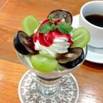 ホットケーキパーラー フルフル - ぶどうのパフェ