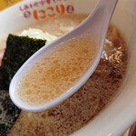 しあわせ中華そば食堂 にこり - 背脂中華そばスープ