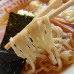 しあわせ中華そば食堂 にこり - 平打ち縮れ太麺