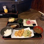 まぐろの家 心 - ホタテの天ぷらと刺身定食 １０００円税込