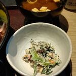 近畿大学水産研究所 - ●ﾗﾝﾁ 単品。紀州丼(鮪まぐろ&蒸シラス。小鉢、味噌汁付) 1,760＋生小ビール638=2,398円 2020年09月