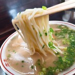 ラーメン げんこつ家 - 麺アップ