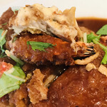 太陽カレー - 本日のカレー（三元豚ロースカツ・ハモフライ・エビフライのデラックスカレー）