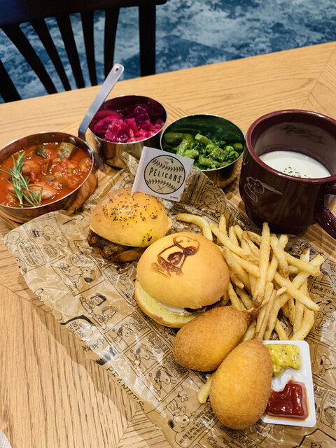 至る所にsnoopy By Amor Et Psyche Peanuts Cafe 名古屋 久屋大通 カフェ 食べログ