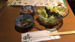 Shabushabuonyasai - "がつポン酢＆燻製鴨のサラダ＆レタスのチョレギサラダ"