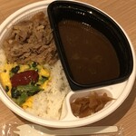 すき家 - 料理写真:横濱オム牛カレー弁当並盛790円