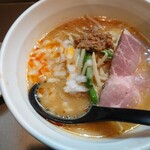 天雷軒 - 味噌拉麺(800円)＋辛味噌(100円) 濃厚！味噌ラーメンにチャーシューが入っているのはなにげにに嬉しいです！味噌ラーメンのそぼろ煮上手い食べ方教えて。。。
