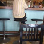 青野屋 - そんなやり取りをカウンターから観戦するおばちゃん