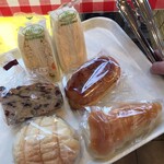 ますやパン - 木の実の酵母パン あすなろメロンパン ピーナツバターサンドプチパニーニ（チリコンカン） 白スパサンド クリームコロネ