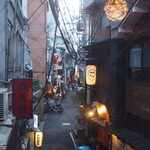 Shingaporu Ryouri Ryanarou - 窓からは裏難波の通りが見える