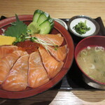 Maboroshikaisemmutsu - 炙りサーモンいくら丼　1,000円（税込）
