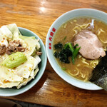 ラーメン六角家 - キャベチャーとラーメン