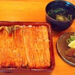 大和田 - 鰻かさね重。ご飯の中にさらに鰻が入っている。ボリューム満点。