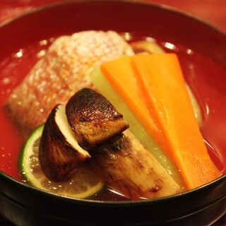 Simmered dish bowl of guji and matsutake mushrooms