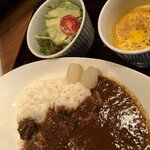 洋食ビストロ にっころや - 特製ビーフカリー（サラダ・スープ付）