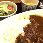 洋食ビストロ にっころや - 特製ビーフカリー（サラダ・スープ付）