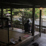 赤福 - 川に面した席