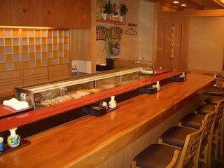 Koubee Zushi - カウンター席１２名様まで、日本海の海の幸をごゆっくり堪能ください。