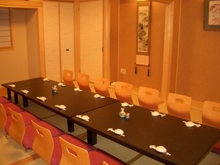 Koubee Zushi - ２Ｆお座敷で寿司会席５．５００円～(要予約）もどうぞご利用ください。４～２０名様まで。