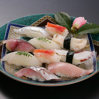 金泽的新鲜鱼就来幸兵卫寿司!