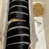 乾山 ANAインターコンチネンタルホテル東京店 - 恵方巻の様にかぶり付こうと思ってましたが8つに切られてました