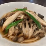 中国菜庵 鳴 - 豚肉とキノコのスープ麺