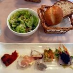 前菜とパン