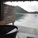 伊根の舟屋 風雅 - 露天風呂越しに海をのぞむ②