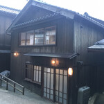 伊根の舟屋 風雅 - 道路側の外観（玄関はこちら）