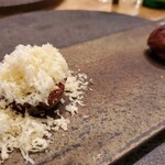 ヴィチーノ - 冷たいフォアグラの上に栗のパウダー、奥は焼き栗