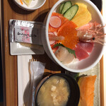 Resutoram mikaku - 朝食セット（海鮮丼と夕張メロン）