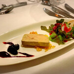 軽井沢ホテルそよかぜ - テリーヌ フォアグラ ホワイトポルトジュレ    とパンドカンパーニュ添え