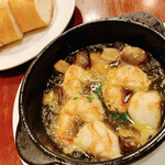 バル ヴィアーレ - アヒージョ　エビとマッシュルーム