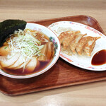 浜北軒 - 醤油チャーシュー麺と、浜松餃子5個