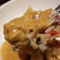 ラ カンロ - ③ずわい蟹の冷製カレーライス(伊米)
                    覚悟を決めてひと口、香辛料の香りは控えめ、優しく円やかで軽やかさな味わい。
                    ずわい蟹の旨みともマッチしているんだなぁ。