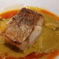ラ カンロ - ⑫焼き赤鯥(ノドグロ)、ムール貝&サフラン、燻薫パプリカオイルソース掛け
                    産卵期は初夏～初秋、旬は晩秋～晩冬
                    まだ旬では無いが、脂のりは回復傾向
                    加熱して脂を活性化、濃厚な旨み、口腔内に余韻を残します