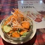 アジアンダイニングレストラン&バー スパイス酒場 - モリモリ野菜のサラダ。人参ドレッシング？